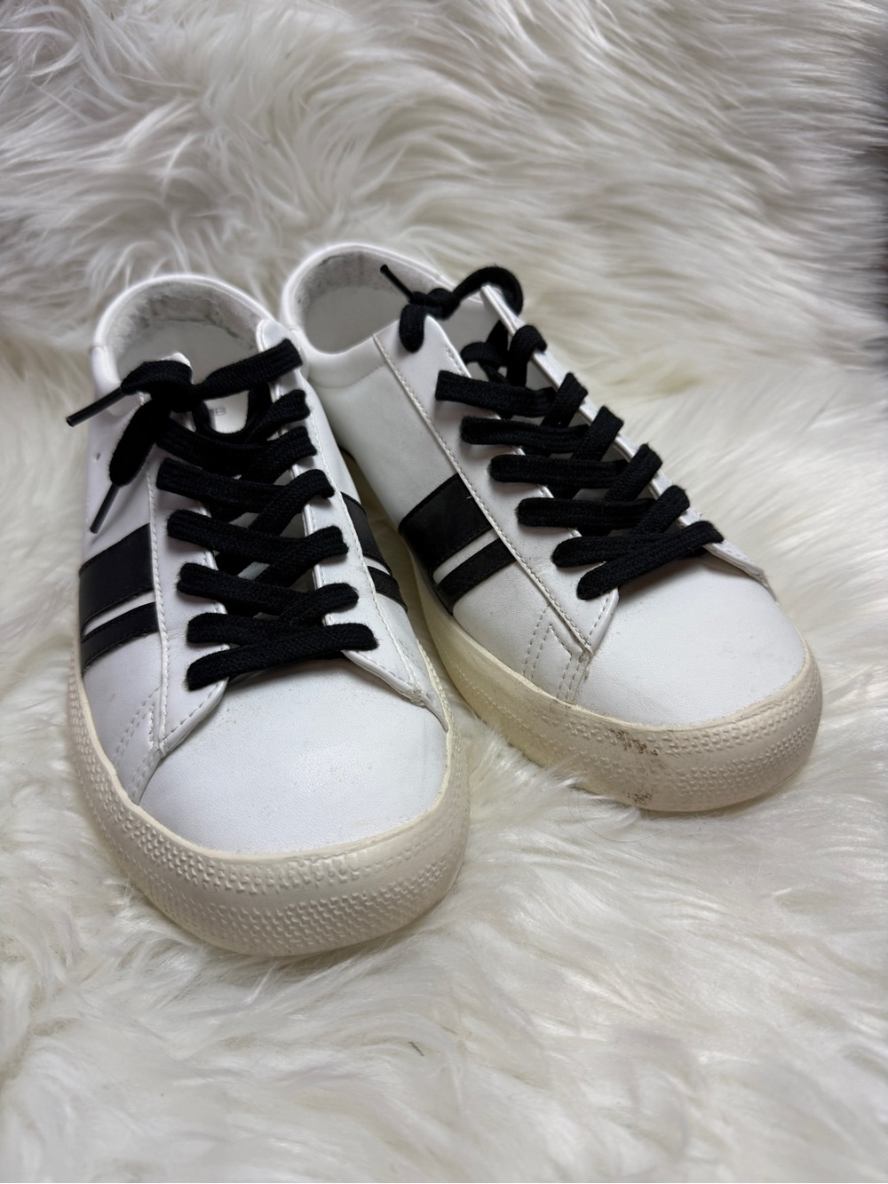 Golden Goose Yatay Model 1b sustainable sneakers with white bio-based upper - Picture 3 of 7